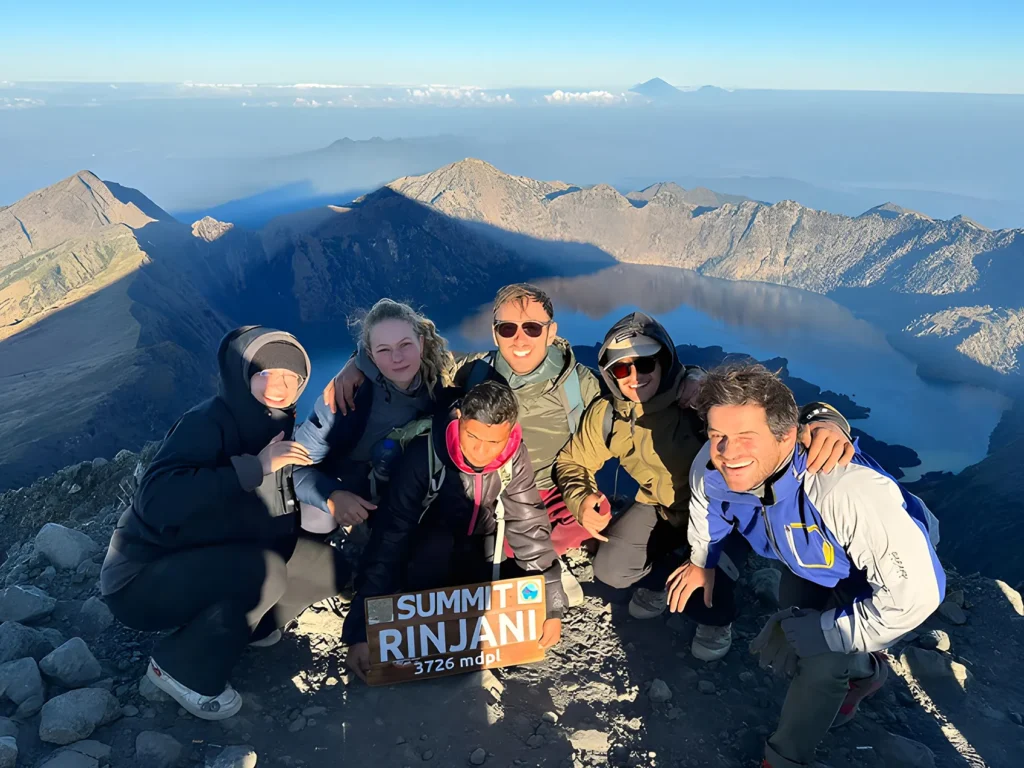 Pendakian Gunung Rinjani 2H1M ke Puncak