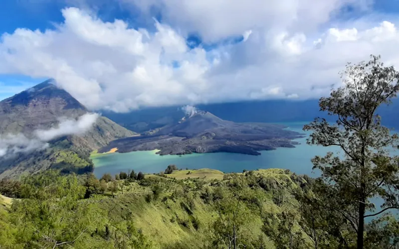 highlighting the majestic Mount Rinjani, a popular hiking destination at Crater Rim Senaru highlighting the majestic Mount Rinjani, a popular hiking destination at Crater Rim Senaru